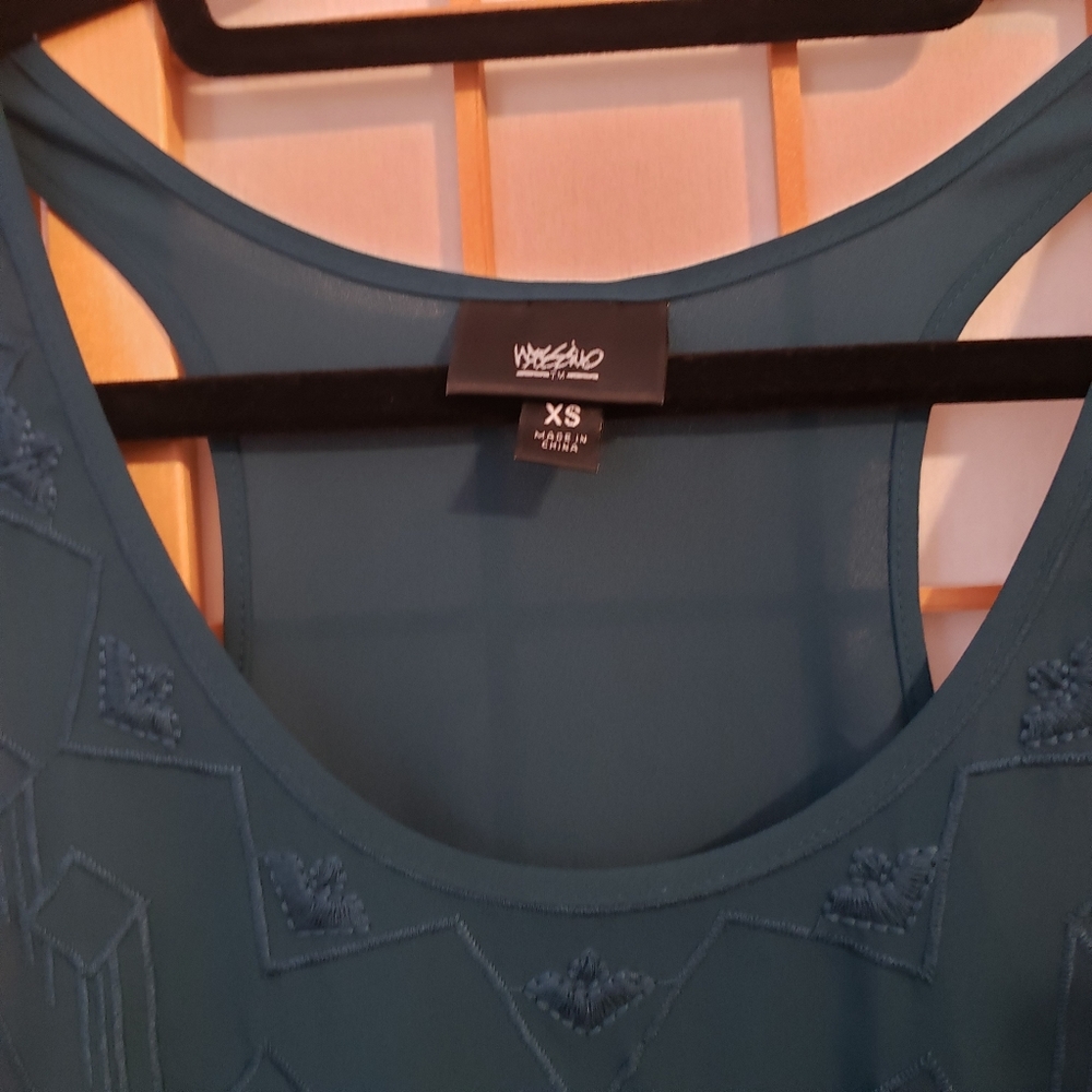 Tank top - Picture 3 of 3